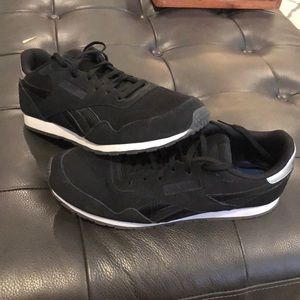 Black women’s Reebok size 10